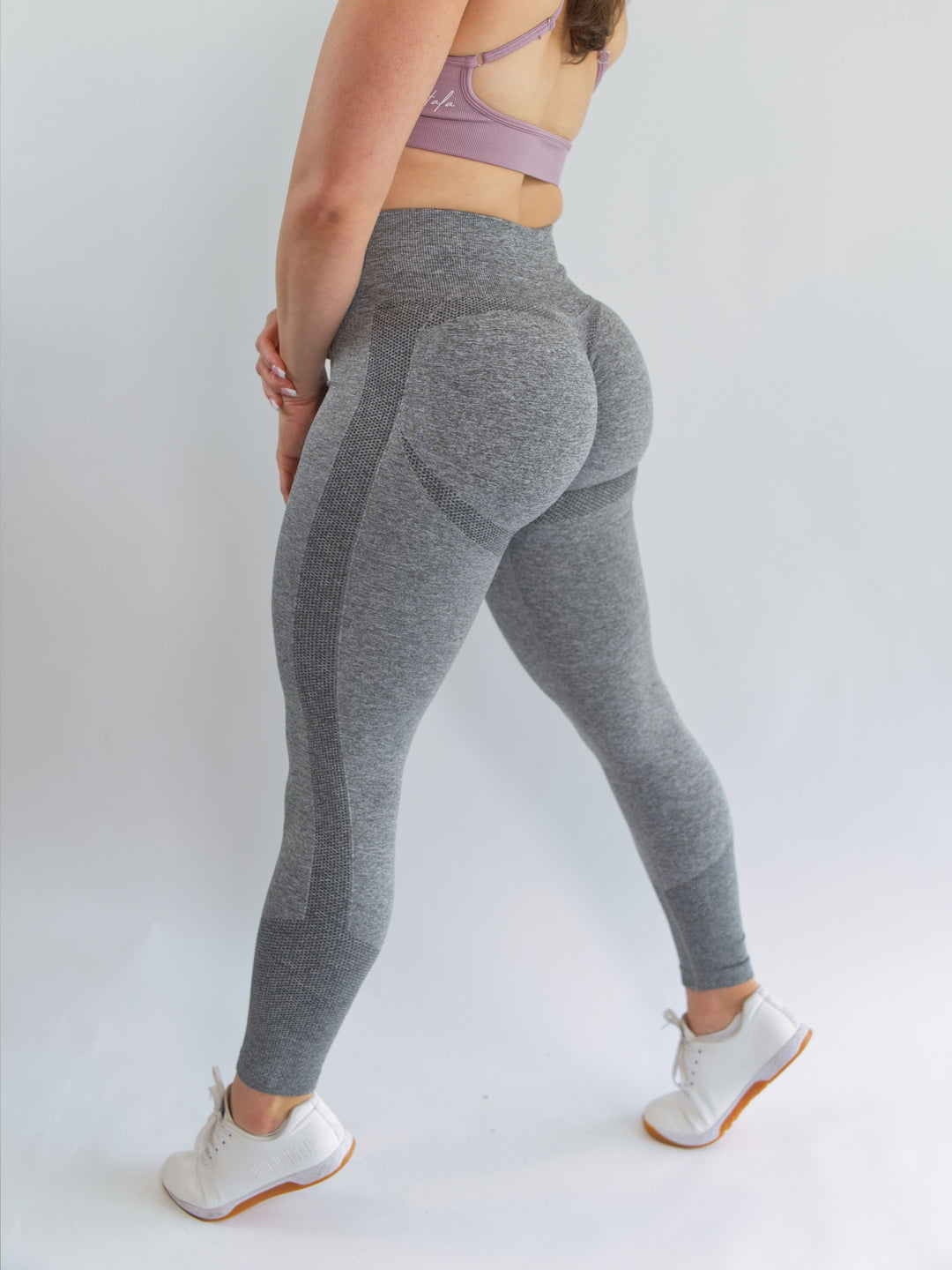 Seamless scrunch leggings Sculpt leggings heather grey oblique view